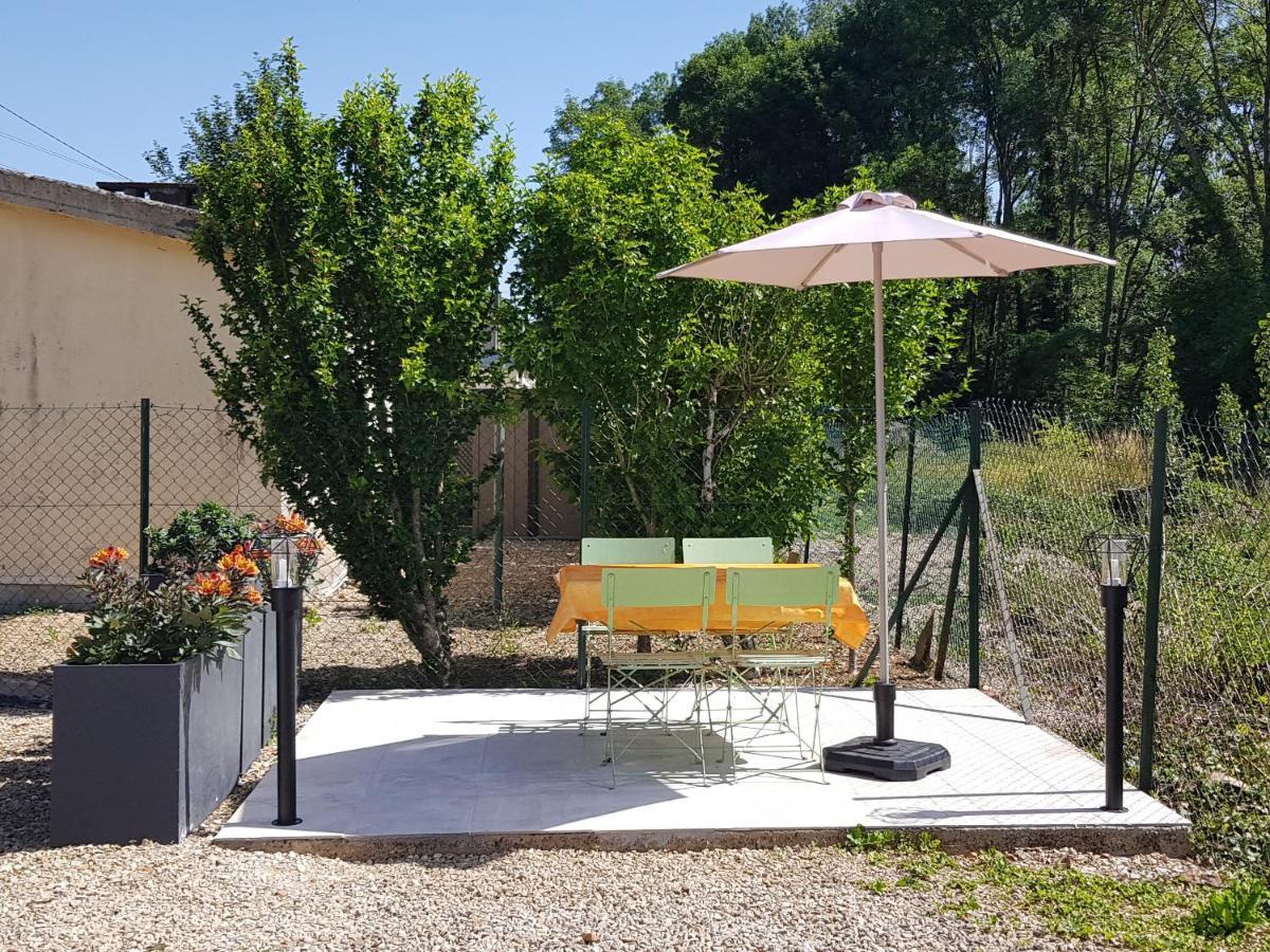 Agreable Petite Maison Proche Joigny Chamvres Екстериор снимка